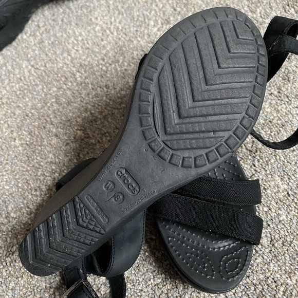Crocs Leigh II Ankle Strap Wedge Sandals Size 8 Black Summer Everyday - Picture 6 of 8